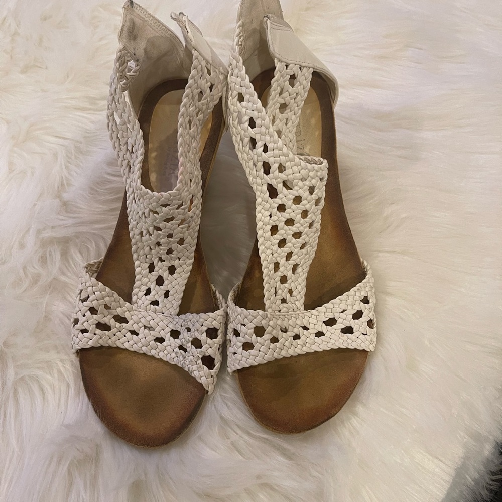 White womens sandels size 7